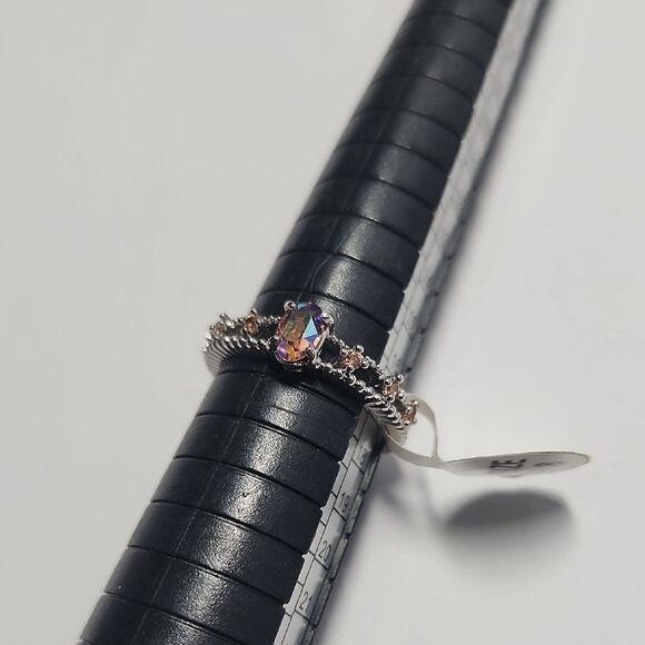 Size 8 Womens Ring Silver Tone - Picture 2 of 4